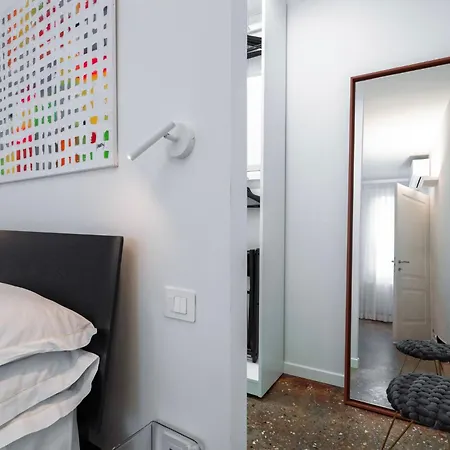 Venetian Alcove Apartment *