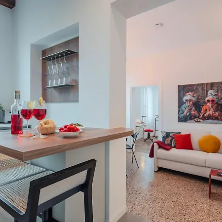 Apartment Venetian Alcove