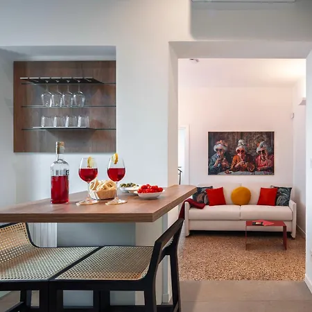 Apartment Venetian Alcove *