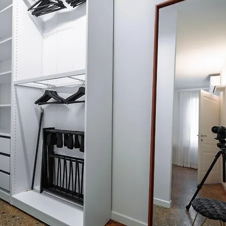 Apartment Venetian Alcove